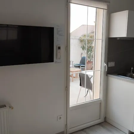 Studio Apartment *